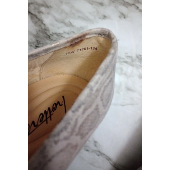 Trotters Animal Print Slip On Flats Buckle Slight Iridescent Shimmer Size 7.5W - Picture 6 of 11